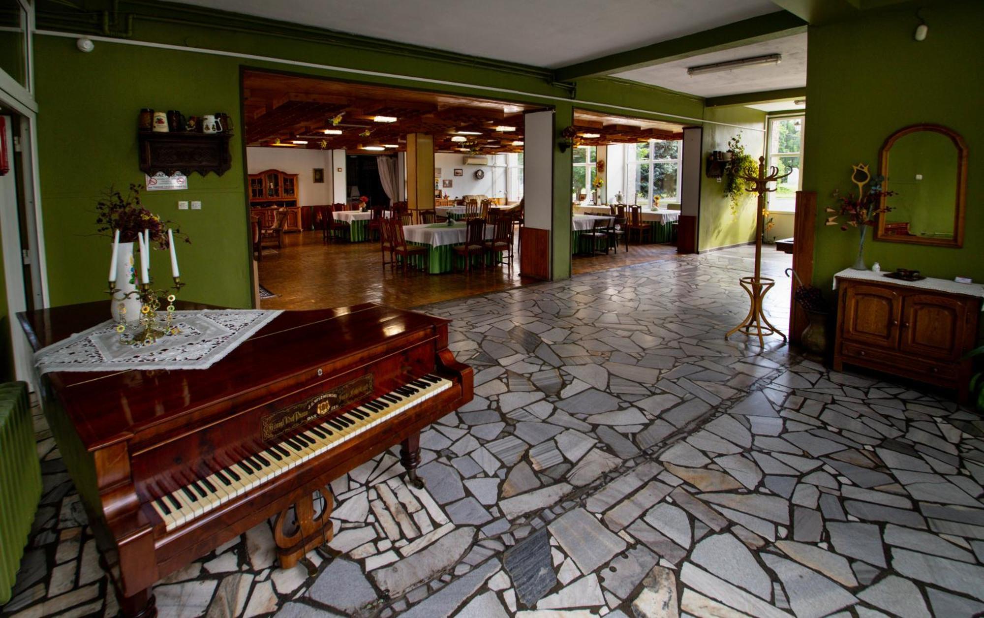 Zajazd Grodek Bujak Robert Naclegi I Restauracja Grodkow  Exterior photo